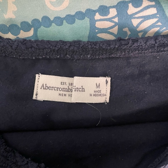 NAVY LACE BLUE TOP - Picture 3 of 3